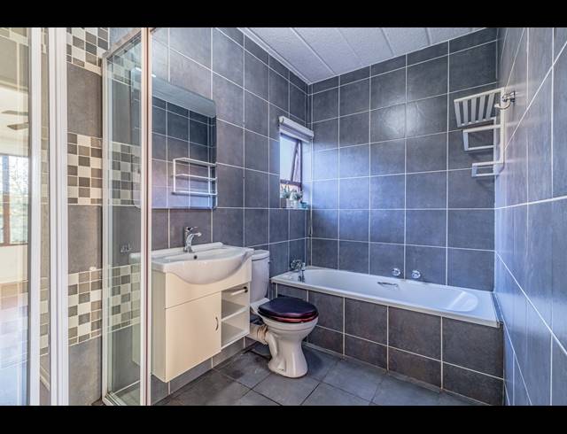 1 BEDROOM SECTIONAL TITLE FOR SALE IN DOUGLASDALE
